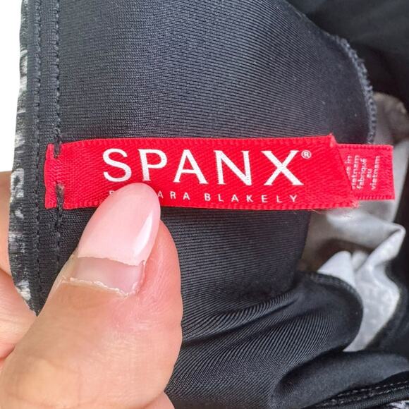 Spanx Faux Leather Snake Shine Ankle Lined Mid Rise Slimming Statement Leggings - Picture 5 of 8